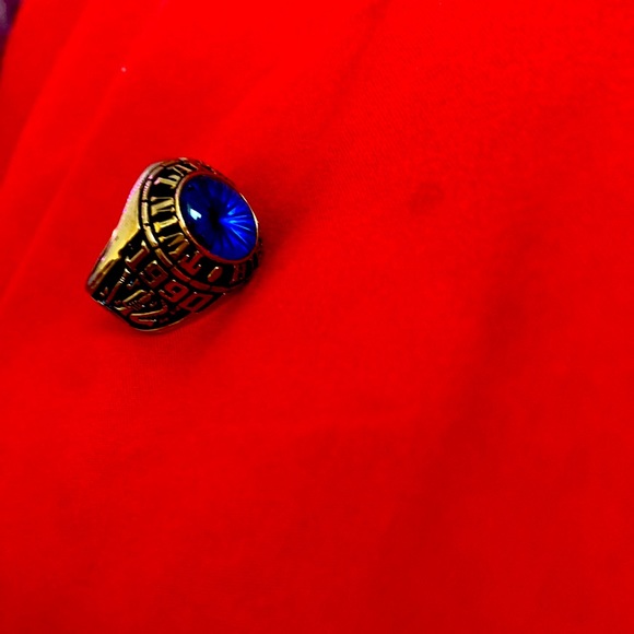 Mens highschool class ring - Picture 1 of 3